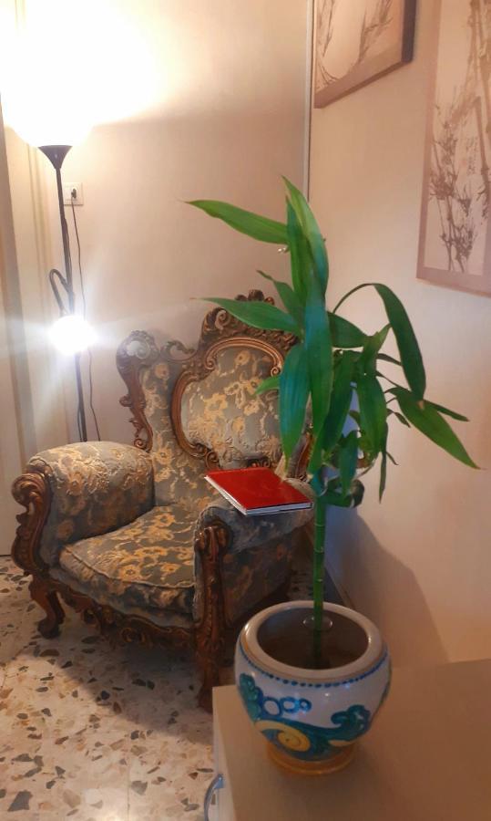 Bed & Breakfast Bed And Books Isabella Catania